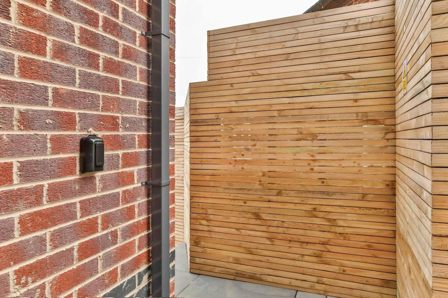 Magnificent, Renovated Whole House With Garden Villa Sheffield Exterior photo